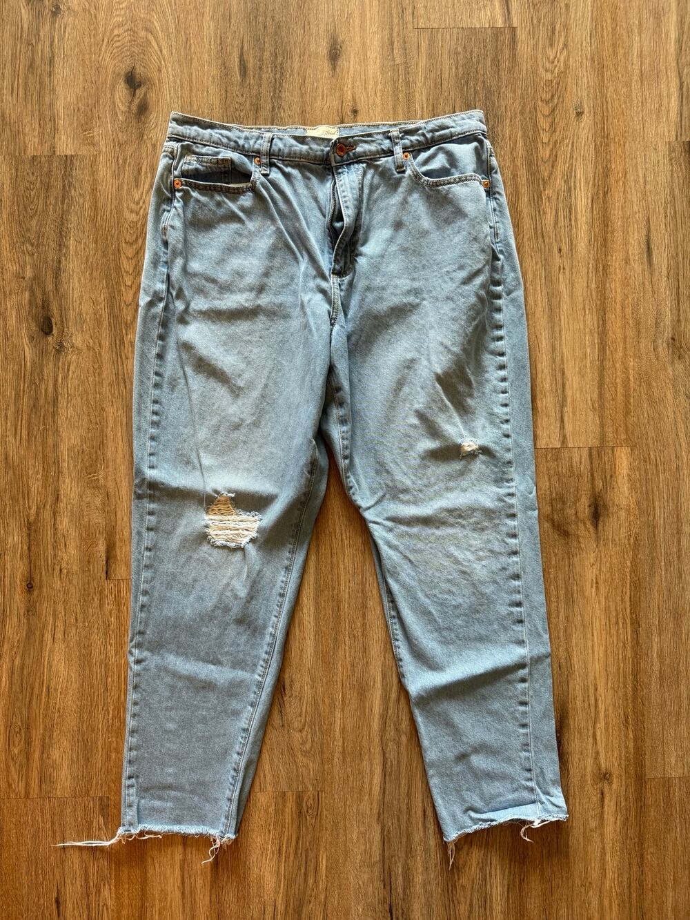 Universal Thread Women’s Boyfriend Jeans Size 12 Regular